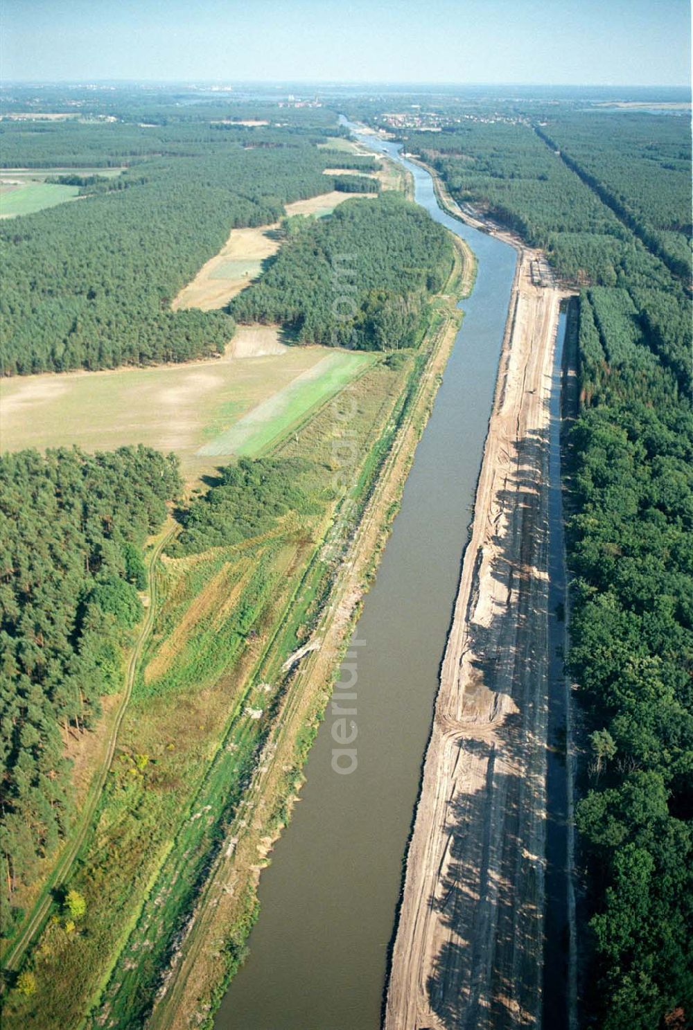 Aerial image Genthin - Blick auf den Elbe-Havel-Kanal westlich von Genthin.