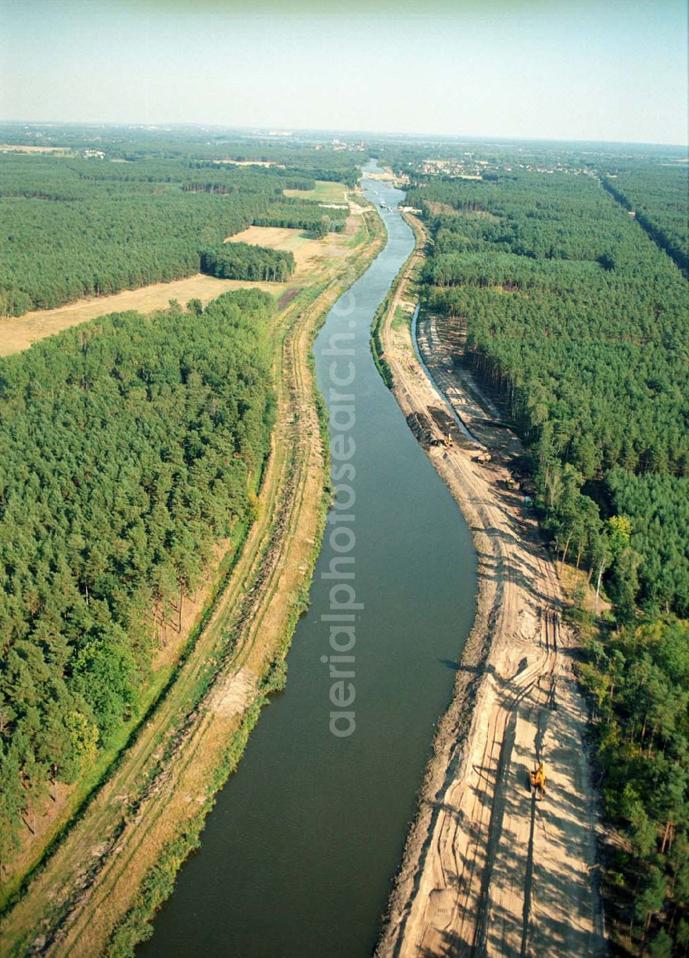 Genthin from the bird's eye view: Blick auf den Elbe-Havel-Kanal westlich von Genthin.