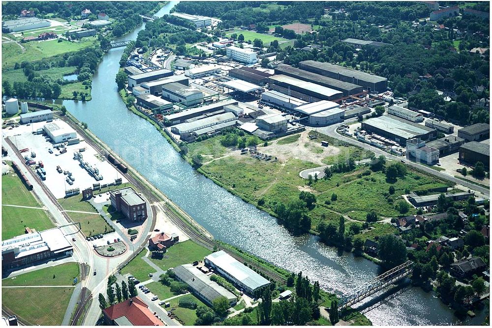 Genthin from the bird's eye view: 30.07.2004, Blick auf den Elbe - Havel Kanal in Genthin