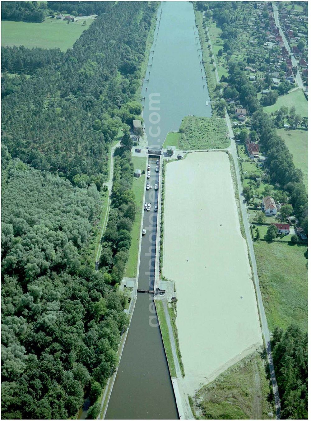 Wusterwitz from the bird's eye view: 30.7.2004, Blick auf die Schleuse in Wusterwitz im Elbe-Havelkanal