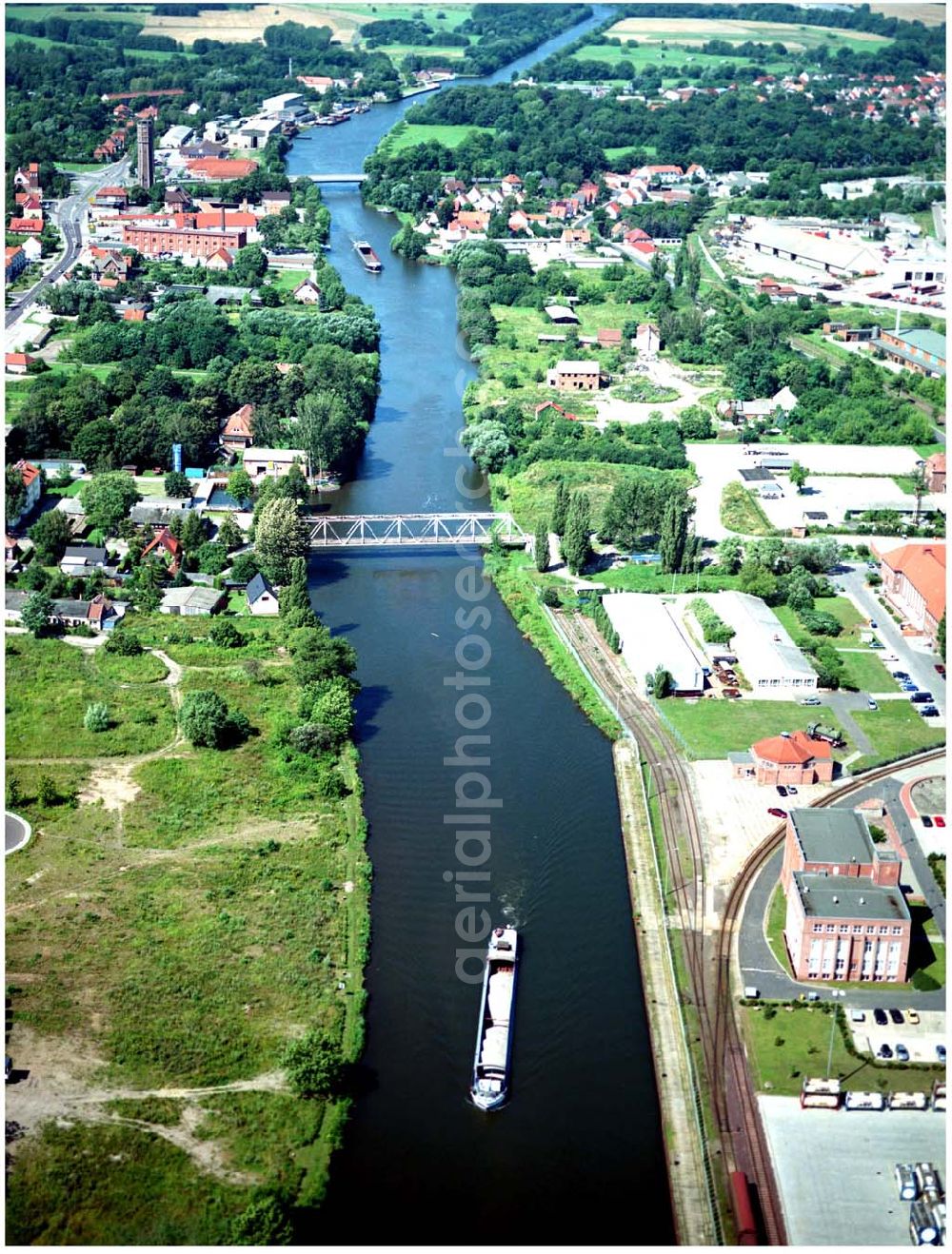 Genthin from the bird's eye view: 30.07.2004, Blick auf den Elbe - Havel Kanal in Genthin