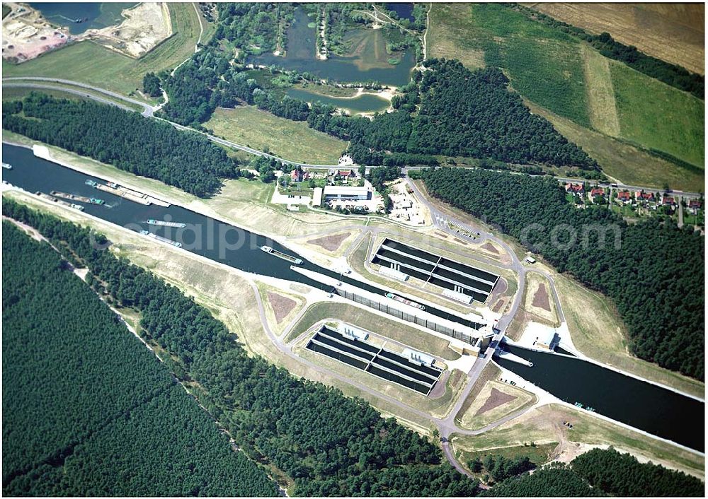 Hohenwarthe from the bird's eye view: 30.7.2004, Blick auf die Schleuse bei Hohenwarthe