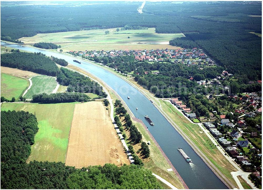 Hohenwarthe from above - 30.07.2004, Blick auf den Elbe-Havelkanal kurz vor der Schleuse Hohenwarthe