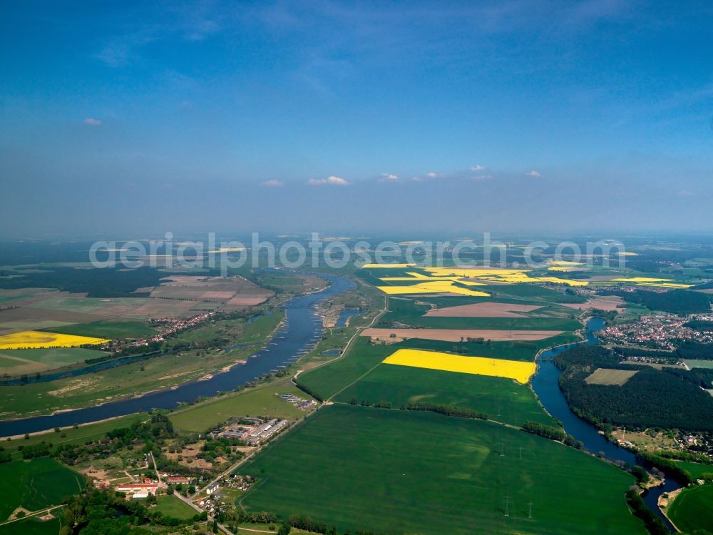 Burg (bei Magdeburg) from the bird's eye view: River Elbe and Herrenseegraben creek in Burg in the state of Saxony-Anhalt. On the right Elbe riverbank, several small hamlets and villages, fields and creeks are located. The landscape is characterised by the river Elbe and the Elbe-Havel-Canal