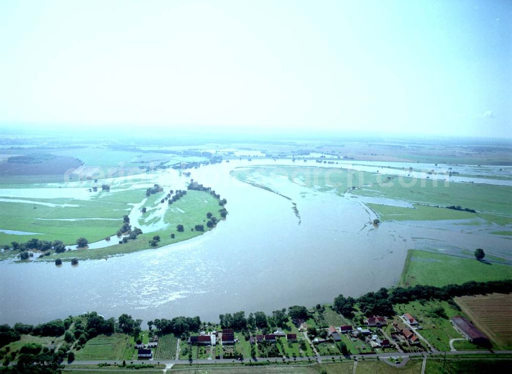 Aerial image Brandenburg - 16.08.2002 Elbe Hochwasser bei Magdeburg