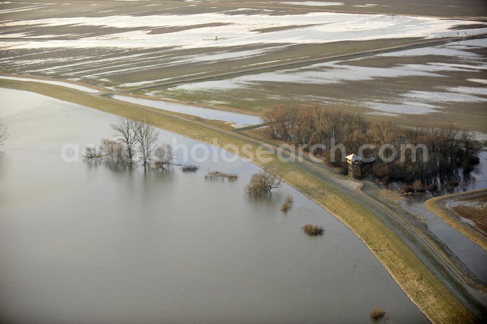 Tangermünde - Bölsdorf from above - Blick auf das Elbe-Hochwasser mit den Überflutungsgebieten bei Tangermünde - Bölsdorf. View of the high water of the Elbe at the flooded areas in Tangermünde-Bölsdorf.