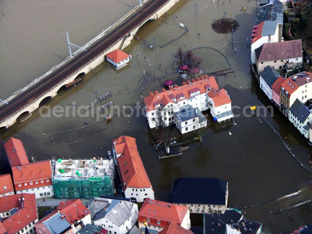 Aerial photograph Königstein - Flood situation elbe river around and in the area in Koenigstein in the state Saxony, Germany