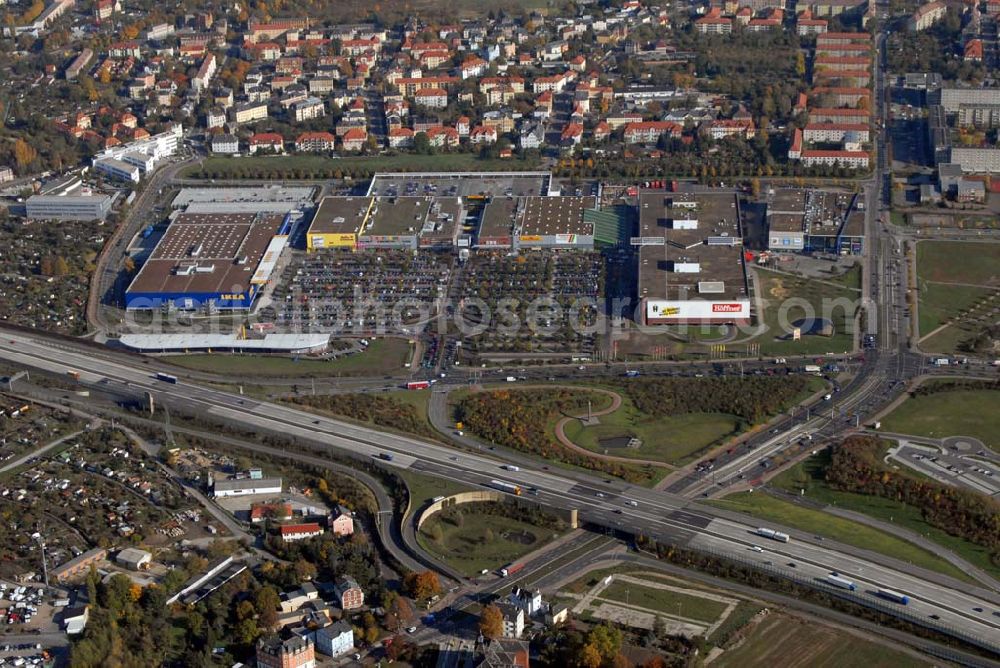 Dresden from above - Blick auf den Elbe Park Dresden in der Peschelstraße 39 in 01139 Dresden insbesondere Ikea - Kundentelefon 0180-5353435, KaufMarkt - Herr Brühl 8 53 95 0 und Möbel Höffner - Herr Otten 8 40 5-0. Centermanagement: Marketing Werbegemeinschaft - Tel.: 0351 / 85 35 611 - Fax: 0351 / 84 05 206 - werbegemeinschaft@elbe-park-dresden.de