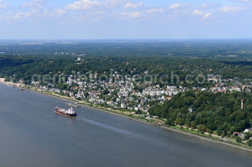 Hamburg from the bird's eye view: Elbe riverbank area in Blankenese district in Hamburg