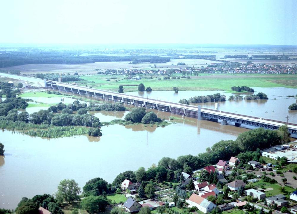 Rothensee from the bird's eye view: Elbeüberschwemmung am Wasserstraßenkreuz Magdeburg bei Rothensee.