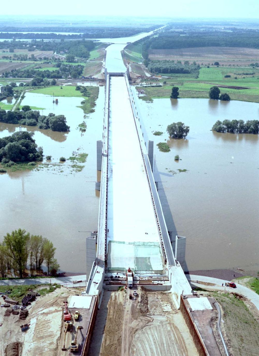 Aerial image Rothensee - Elbeüberschwemmung am Wasserstraßenkreuz Magdeburg bei Rothensee.