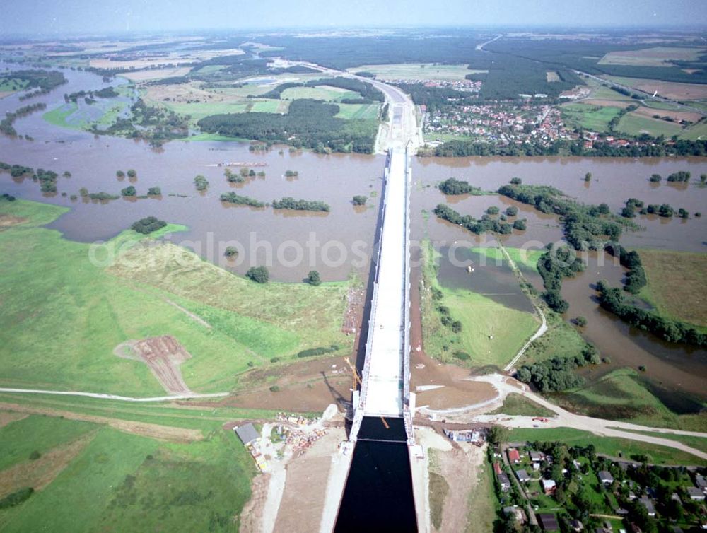 Rothensee from above - Elbeüberschwemmung am Wasserstraßenkreuz Magdeburg bei Rothensee.