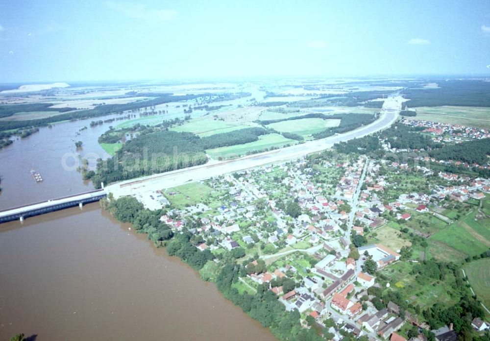 Aerial photograph Rothensee - Elbeüberschwemmung am Wasserstraßenkreuz Magdeburg bei Rothensee.