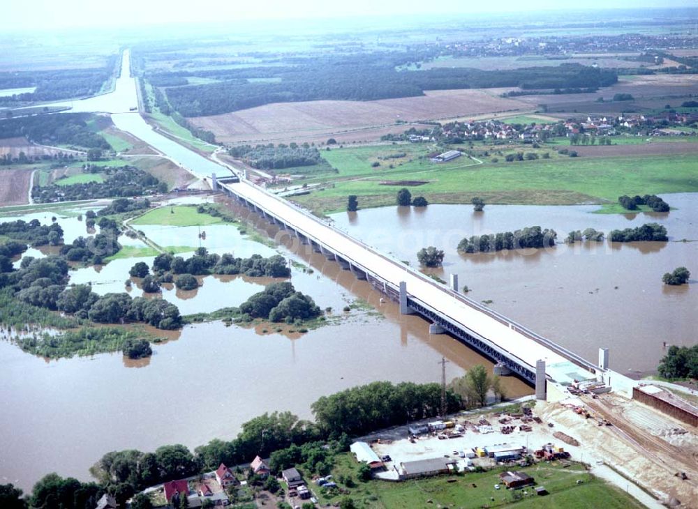 Rothensee from above - Elbeüberschwemmung am Wasserstraßenkreuz Magdeburg bei Rothensee.