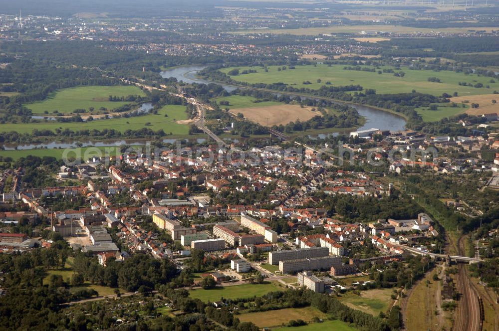 Dessau-Roßlau from above - Blick auf verschiedene Brückenbauwerke an der Baustelle zum Ausbau der B184 zwischen Dessau und Roßlau in Sachsen-Anhalt. Auf dem Bild ist die Elbebrücke Roßlau zu sehen, zwei Brückenbauwerke über die Elbe bei Roßlau. Die B184 wird aufgrund des gestiegenen Verkehrsaufkommens zwischen 2006 und 2009 als vierstreifige Bundesstraße (RQ 20) über den Verlauf der Elbe hinweg ausgebaut. Bauherr ist der Landesbetrieb Bau Sachsen-Anhalt, die Projektleitung liegt bei SCHÜßLER - PLAN Berlin. K?????????????????????????????????????????????????????????????????????????????????????????????????????????????????????????