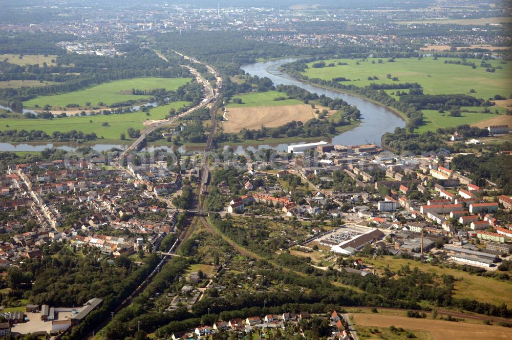 Aerial photograph Dessau-Roßlau - Blick auf verschiedene Brückenbauwerke an der Baustelle zum Ausbau der B184 zwischen Dessau und Roßlau in Sachsen-Anhalt. Auf dem Bild ist die Elbebrücke Roßlau zu sehen, zwei Brückenbauwerke über die Elbe bei Roßlau. Die B184 wird aufgrund des gestiegenen Verkehrsaufkommens zwischen 2006 und 2009 als vierstreifige Bundesstraße (RQ 20) über den Verlauf der Elbe hinweg ausgebaut. Bauherr ist der Landesbetrieb Bau Sachsen-Anhalt, die Projektleitung liegt bei SCHÜßLER - PLAN Berlin. K?????????????????????????????????????????????????????????????????????????????????????????????????????????????????????????