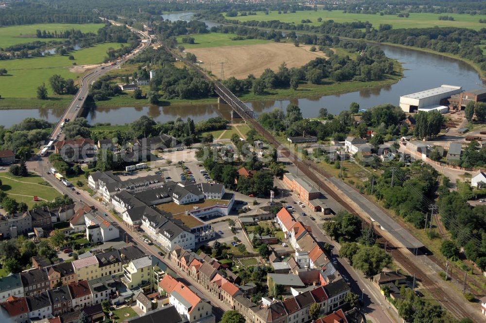 27.07.2009 from the bird's eye view: Blick auf verschiedene Brückenbauwerke an der Baustelle zum Ausbau der B184 zwischen Dessau und Roßlau in Sachsen-Anhalt. Auf dem Bild ist die Elbebrücke Roßlau zu sehen, zwei Brückenbauwerke über die Elbe bei Roßlau. Die B184 wird aufgrund des gestiegenen Verkehrsaufkommens zwischen 2006 und 2009 als vierstreifige Bundesstraße (RQ 20) über den Verlauf der Elbe hinweg ausgebaut. Bauherr ist der Landesbetrieb Bau Sachsen-Anhalt, die Projektleitung liegt bei SCHÜßLER - PLAN Berlin. Kontakt Projektleitung: Schüßler - Plan Ingenieurgesellschaft mbH, Tel. +49(0)30 42106 0, Email: berlin@schuessler-plan.de