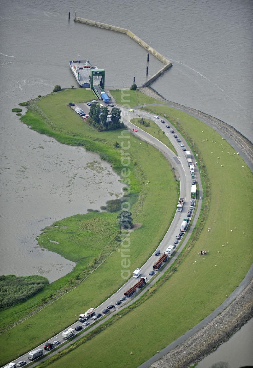 Glückstadt from above - Blick auf die Elbfähre Glückstadt - Wischhafen. Es ist die nordwestlichste Möglichkeit, die Unterelbe zwischen Schleswig-Holstein und Niedersachsen mit Kraftfahrzeugen und Fahrrädern zu queren. Sie verbindet die Stadt Glückstadt mit dem Ort Wischhafen im Landkreis Stade. View of the ferry over the River Elbe near Gluckstadt. It is the last opportunity to cross the River Elbe before it empties into the North Sea.