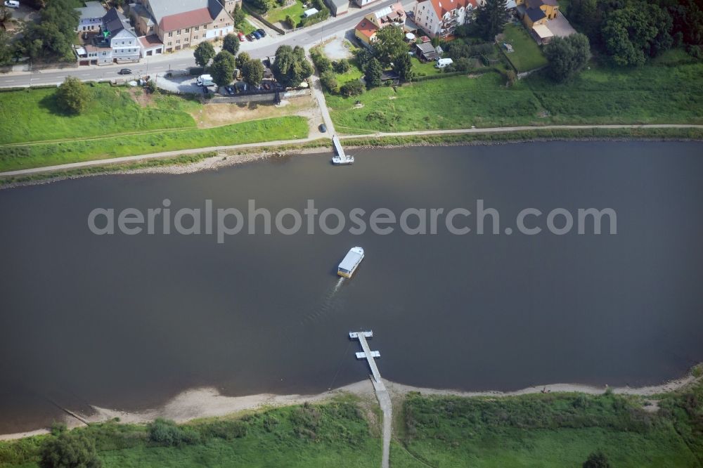 Dresden from the bird's eye view: The Elbferry in Dresden in the state Saxony. The landings on the Elbe connect the district Laubegast with Niederpoyritz. The ferry is driven by the Dresdner Verkehrsbetriebe AG (DVB)