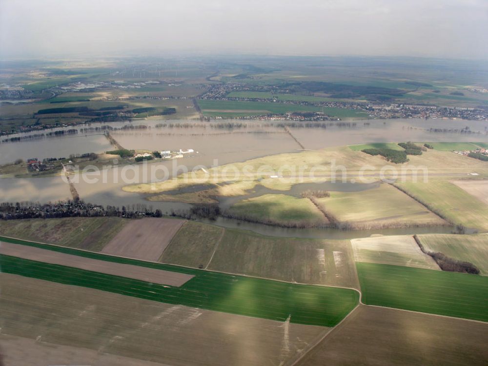 Riesa from above - Blick auf überflutete Flächen durch das Hochwasser / Elbhochwasser bei Riesa.