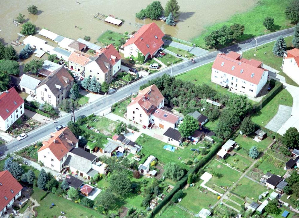 Dresden Haeidenhain / Sachsen from the bird's eye view: 15.08.2002 Elbhochwasser in Dresden Haeidenhain / Sachsen