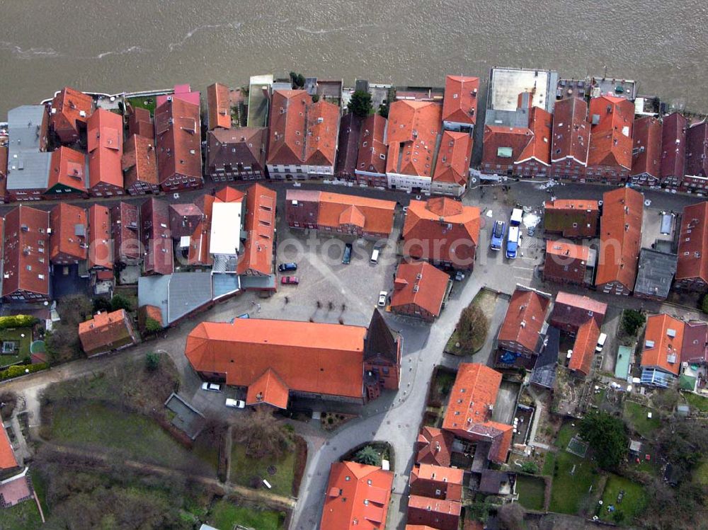 Lauenburg from the bird's eye view: 10.04.2006 Lauenburg; Hochwasser der Elbe in Lauenburg / Schleswig-Holstein.