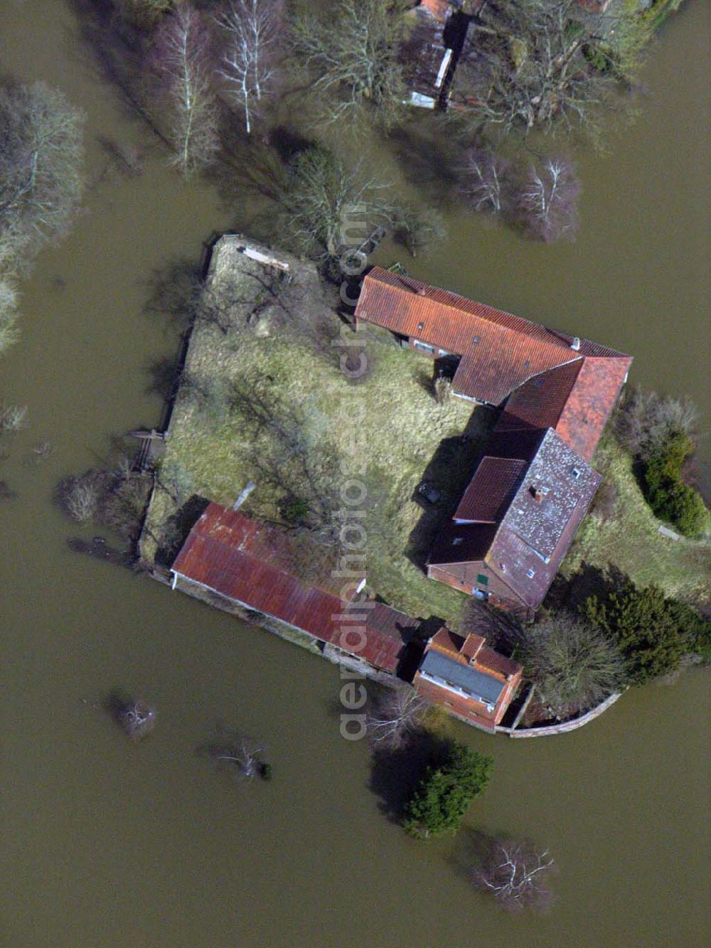 Lauenburg from the bird's eye view: 10.04.2006 Lauenburg; Hochwasser der Elbe in Lauenburg / Schleswig-Holstein.