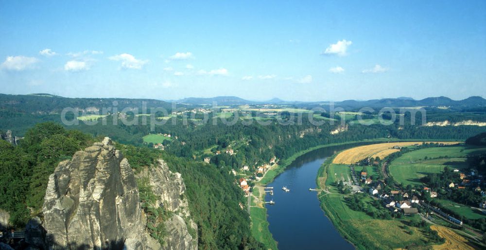 Niederrathen from the bird's eye view: Niederrathen 01. 07.1999 Elbsandsteingebirge im Nationalpark Sächsische Schweiz an der Elbe. Elbe Sandstone Mountains in the Saxon Switzerland National Park at the Elbe river.