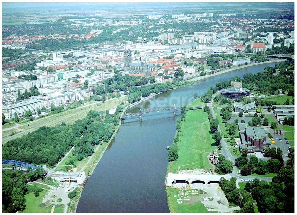 Aerial photograph Magdeburg - 30.07.2004, Elbufer im Stadtzentrum von Magdeburg