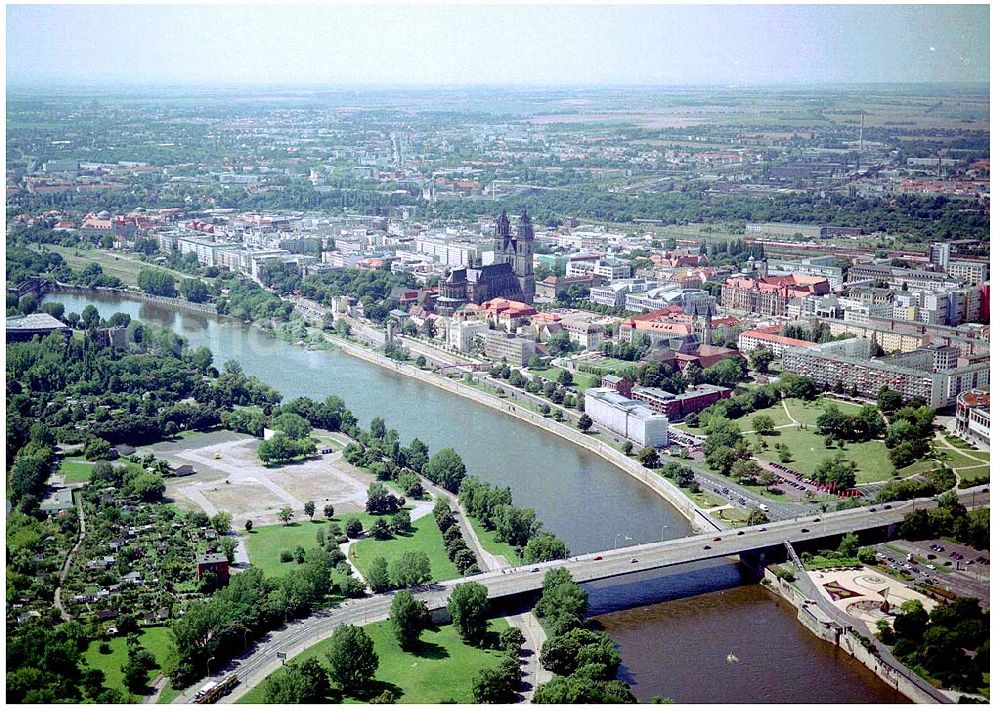 Aerial image Magdeburg - 30.07.2004, Elbufer im Stadtzentrum von Magdeburg