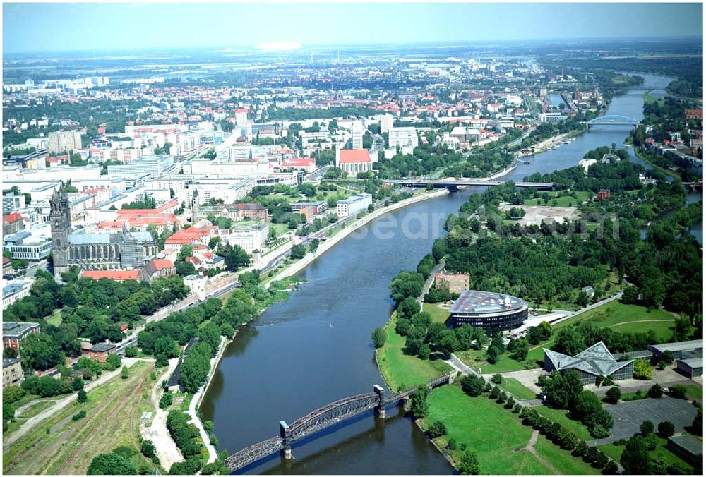 Aerial image Magdeburg - 30.07.2004, Elbufer im Stadtzentrum von Magdeburg