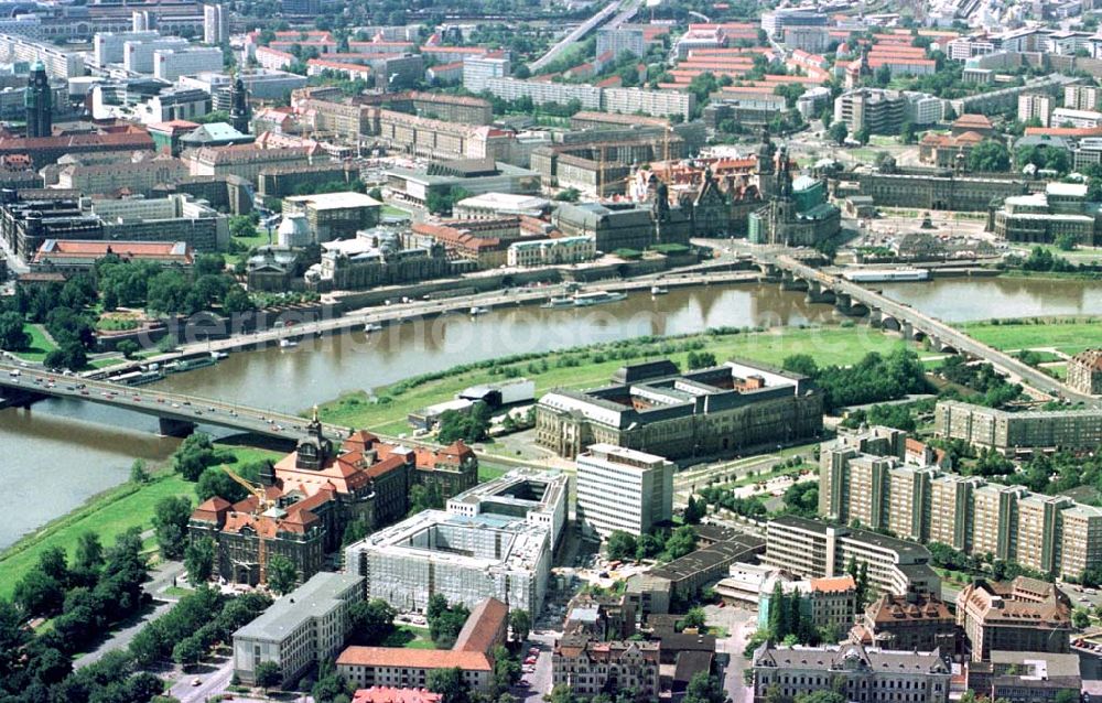 Aerial photograph Dresden - Elbverlauf an der Dresdner Altstadt.