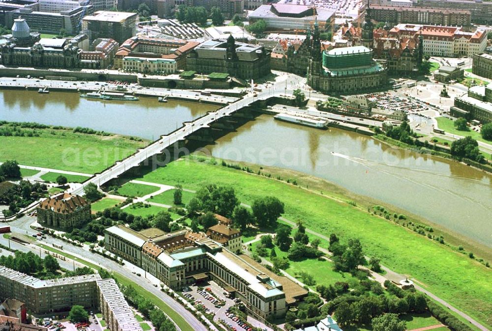 Aerial photograph Dresden - Elbverlauf an der Dresdner Altstadt.