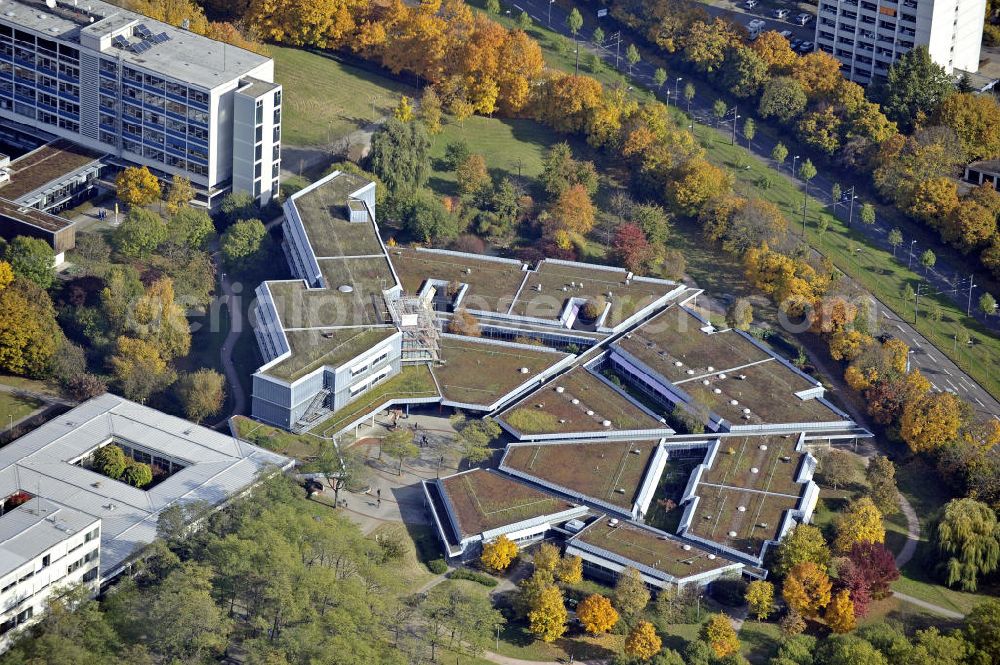 Karlsruhe from above - Die Elisabeth-Selbert-Schule in der Steinhäuserstraße. Es ist eine berufliche Schule mit ernährungswissenschaftlichem Gymnasium im Stadtteil Südweststadt. The Elisabeth Selbert School in the Steinhauserstrasse. ess.karlsruhe.de