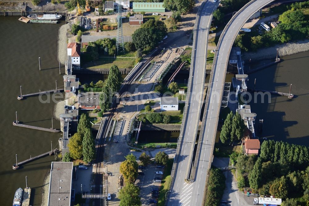 Aerial image Hamburg - Ellerholz sluice bridge in Hamburg-Mitte / Steinwerder. A project of the Hamburg Port Authority HPA