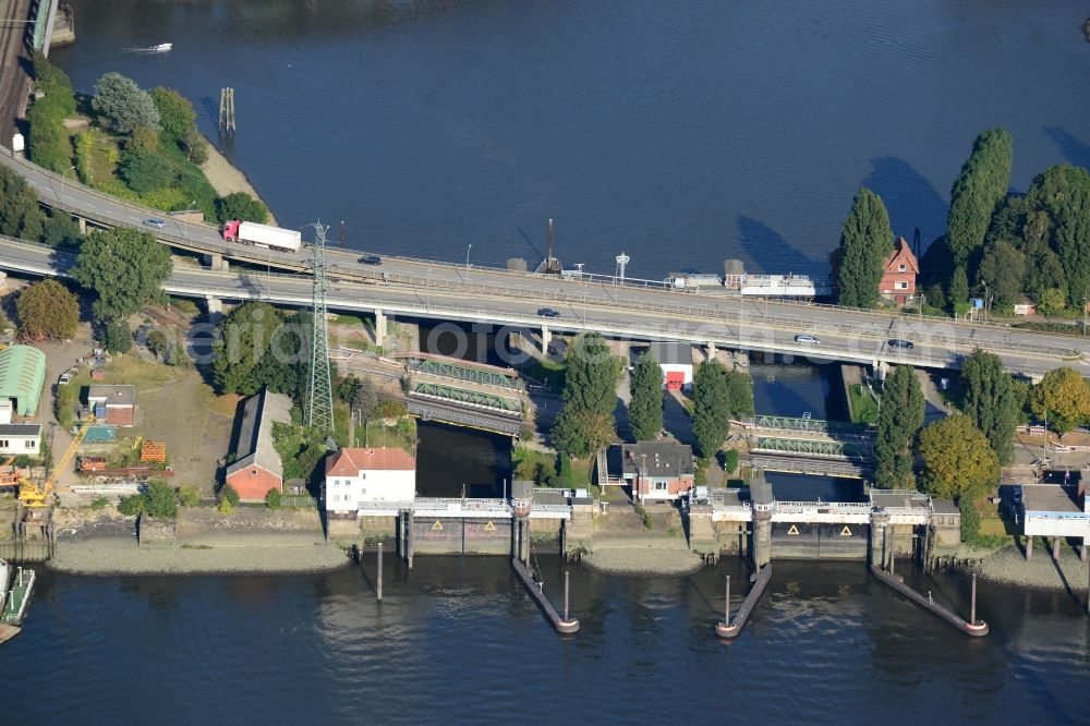 Hamburg from above - Ellerholz sluice bridge in Hamburg-Mitte / Steinwerder. A project of the Hamburg Port Authority HPA