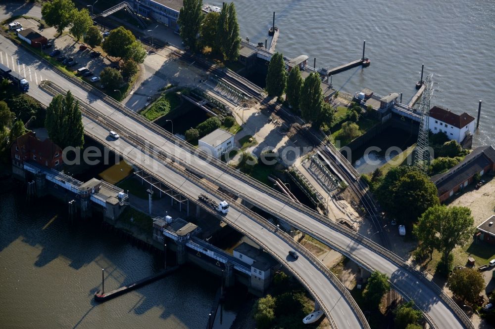 Aerial image Hamburg - Ellerholz sluice bridge in Hamburg-Mitte / Steinwerder. A project of the Hamburg Port Authority HPA