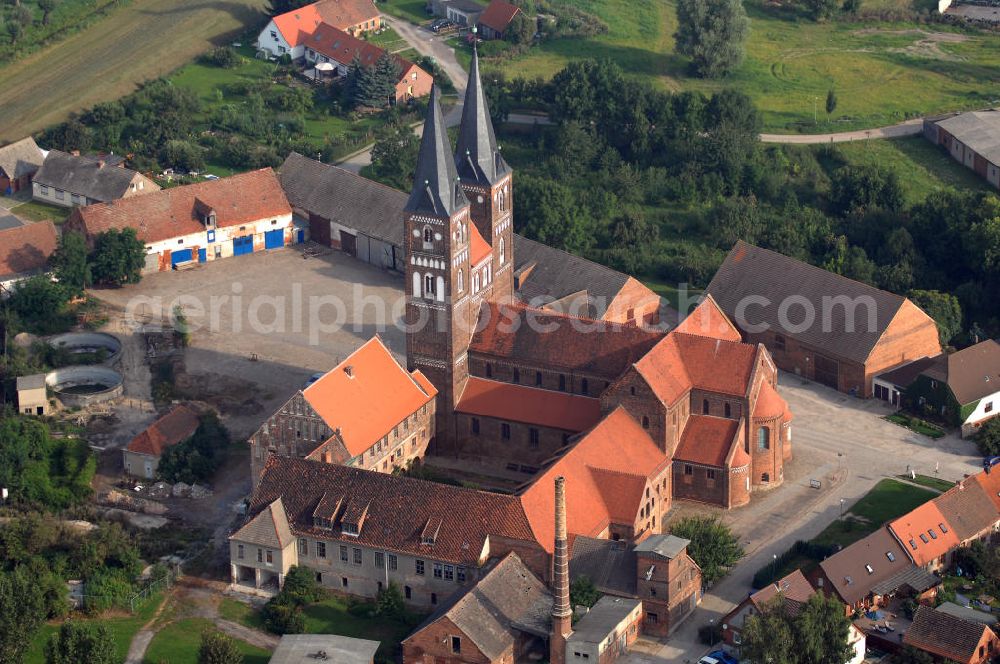 Aerial photograph Jerichow - Blick auf die Klosterkirche und den Hof in Jerichow. Sie ist Teil der Straße der Romanik in Sachsen-Anhalt. Diese verbindet die Dome, Burgen, Klöster und Kirchen die in der Zeit vom 10. bis Mitte des 13. Jahrhundert entstanden, und somit ein Zeichen der Christianisierung sind. Kontakt: Stiftung Kloster Jerichow, Am Kloster 1, D-39319 Jerichow; Telefon: (039343) 285 oder 92660; Telefax: (039343) 92661; eMail: nfo@stiftung-kloster-jerichow.de