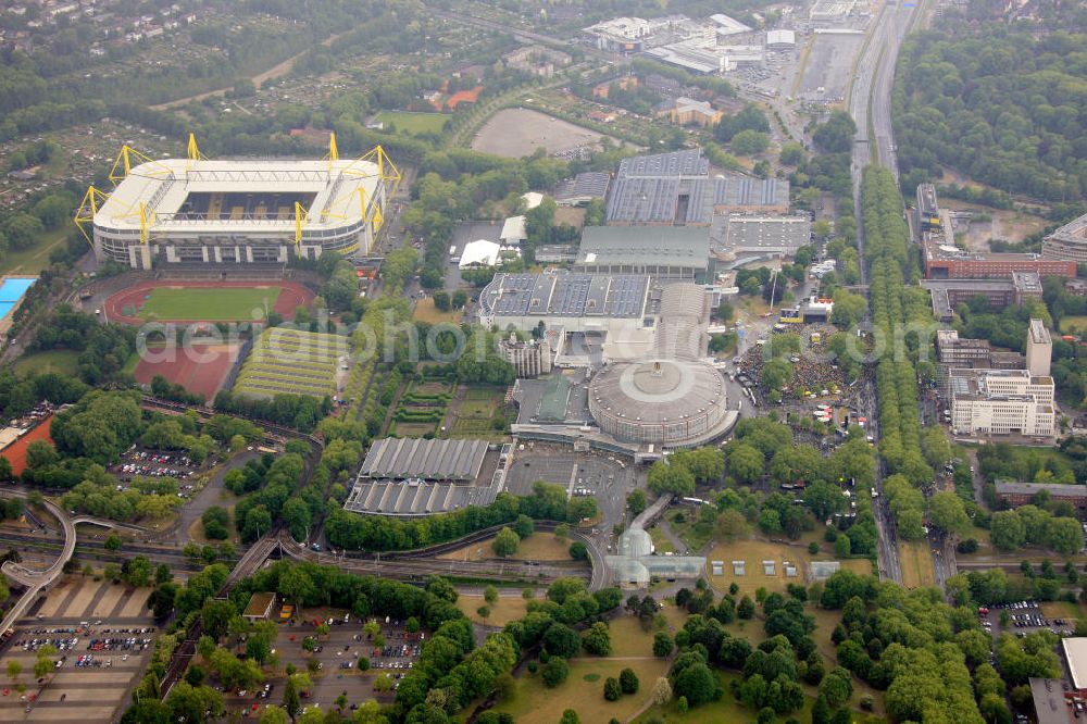 Dortmund from above - Empfang / Meisterschaftsfeier für die Fußball- Mannschaft von Borussia Dortmund am Borusseum , dem Stadion Signal Iduna Park. Reception / championship celebration for the football team of Borussia Dortmund on Borusseum, the Signal Iduna Park Stadium.