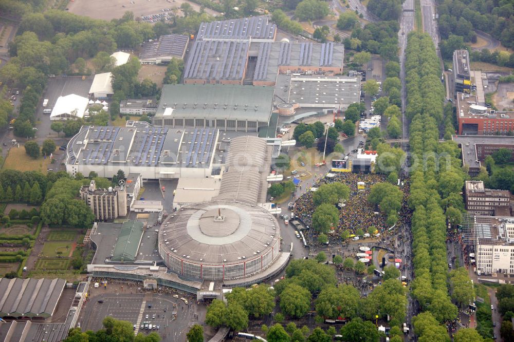 Dortmund from the bird's eye view: Empfang / Meisterschaftsfeier für die Fußball- Mannschaft von Borussia Dortmund am Borusseum , dem Stadion Signal Iduna Park. Reception / championship celebration for the football team of Borussia Dortmund on Borusseum, the Signal Iduna Park Stadium.