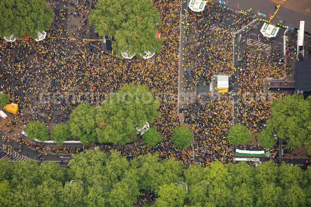 Dortmund from the bird's eye view: Empfang / Meisterschaftsfeier für die Fußball- Mannschaft von Borussia Dortmund am Borusseum , dem Stadion Signal Iduna Park. Reception / championship celebration for the football team of Borussia Dortmund on Borusseum, the Signal Iduna Park Stadium.