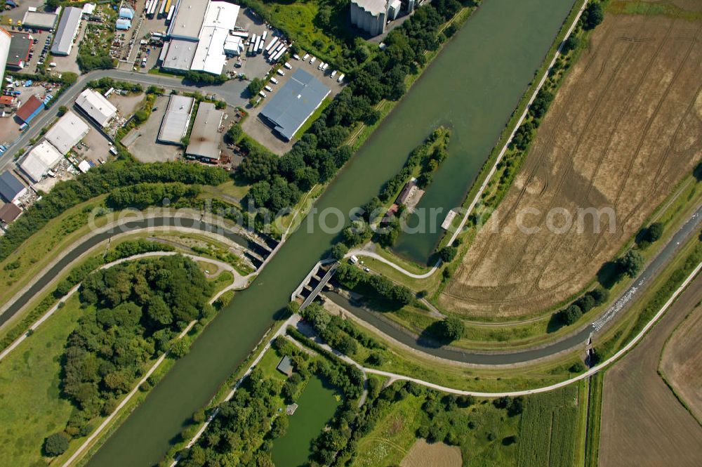 Castrop-Rauxel from above - Blick auf die Kreuzung von der Emscher und dem Rhein-Herne-Kanal. Castrop-Rauxel river Emscher and Rhine-Herne-canal.