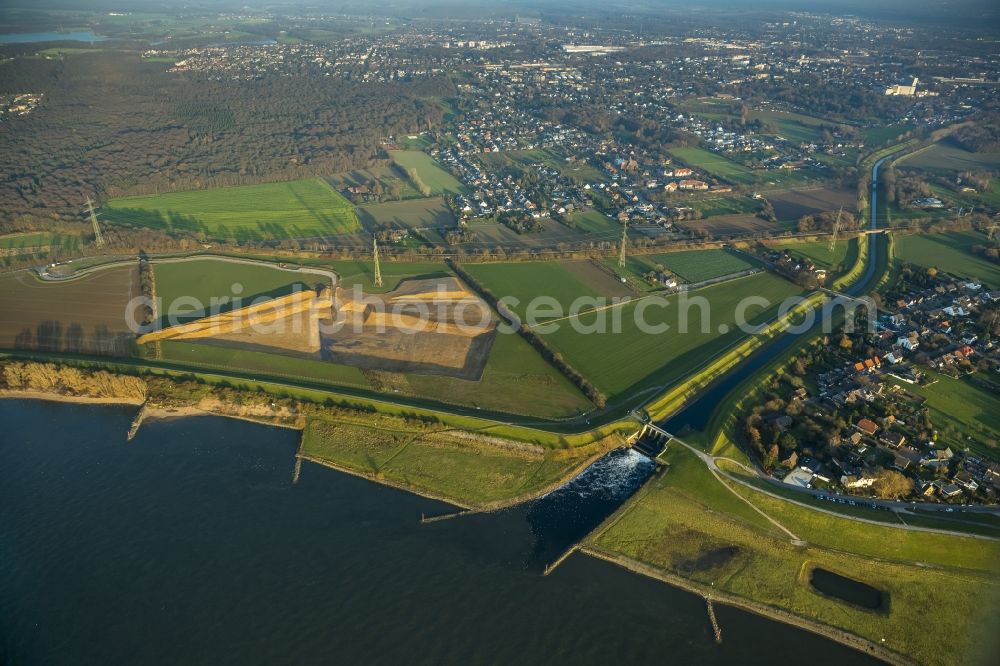 Aerial photograph Dinslaken - Emscher flows into the Rhine near Dinslaken in North Rhine-Westphalia