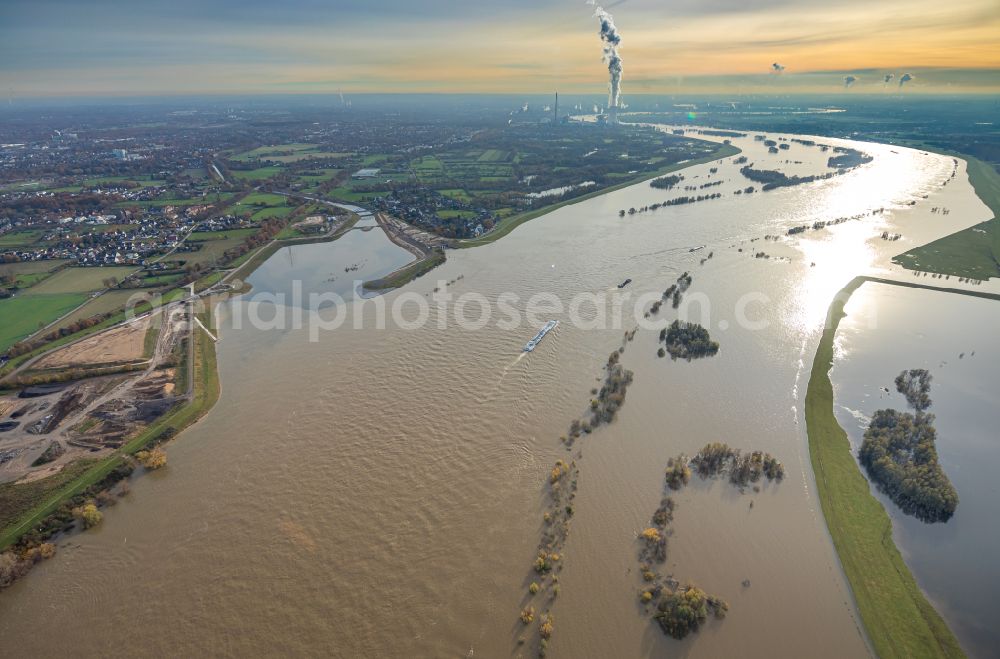 Aerial image Dinslaken - Emscher flows into the Rhine near Dinslaken at Ruhrgebiet in North Rhine-Westphalia