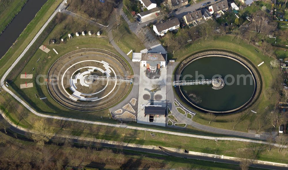 Bottrop from the bird's eye view: View the former sewage treatment plant BernePark. By Emschergenossenschaft the decommissioned wastewater treatment plant was converted into a park. The two clarifiers are converted from landscape artists