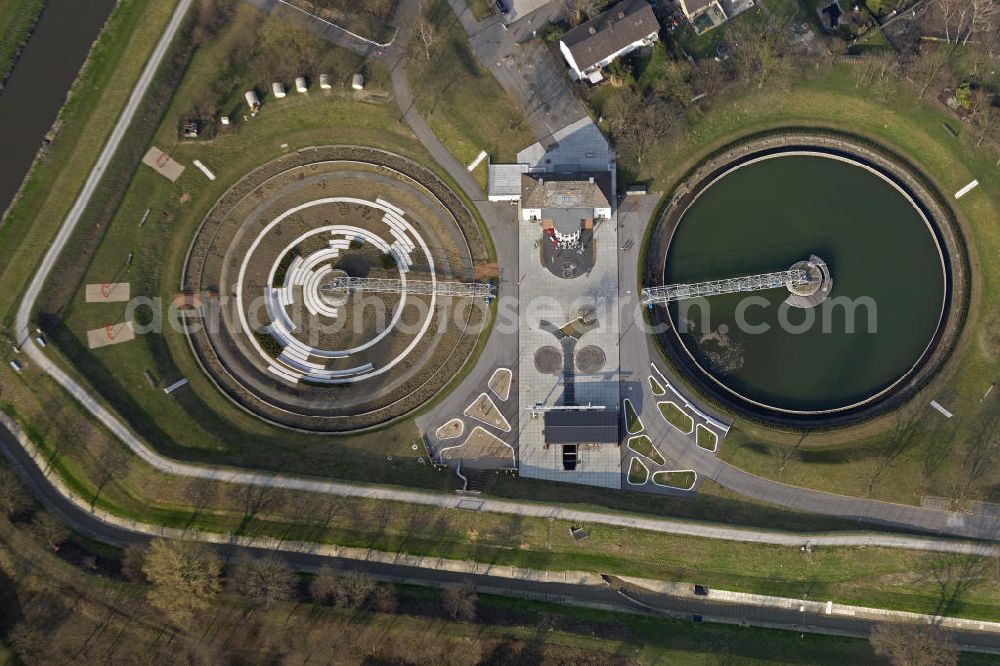 Bottrop from the bird's eye view: View the former sewage treatment plant BernePark. By Emschergenossenschaft the decommissioned wastewater treatment plant was converted into a park. The two clarifiers are converted from landscape artists