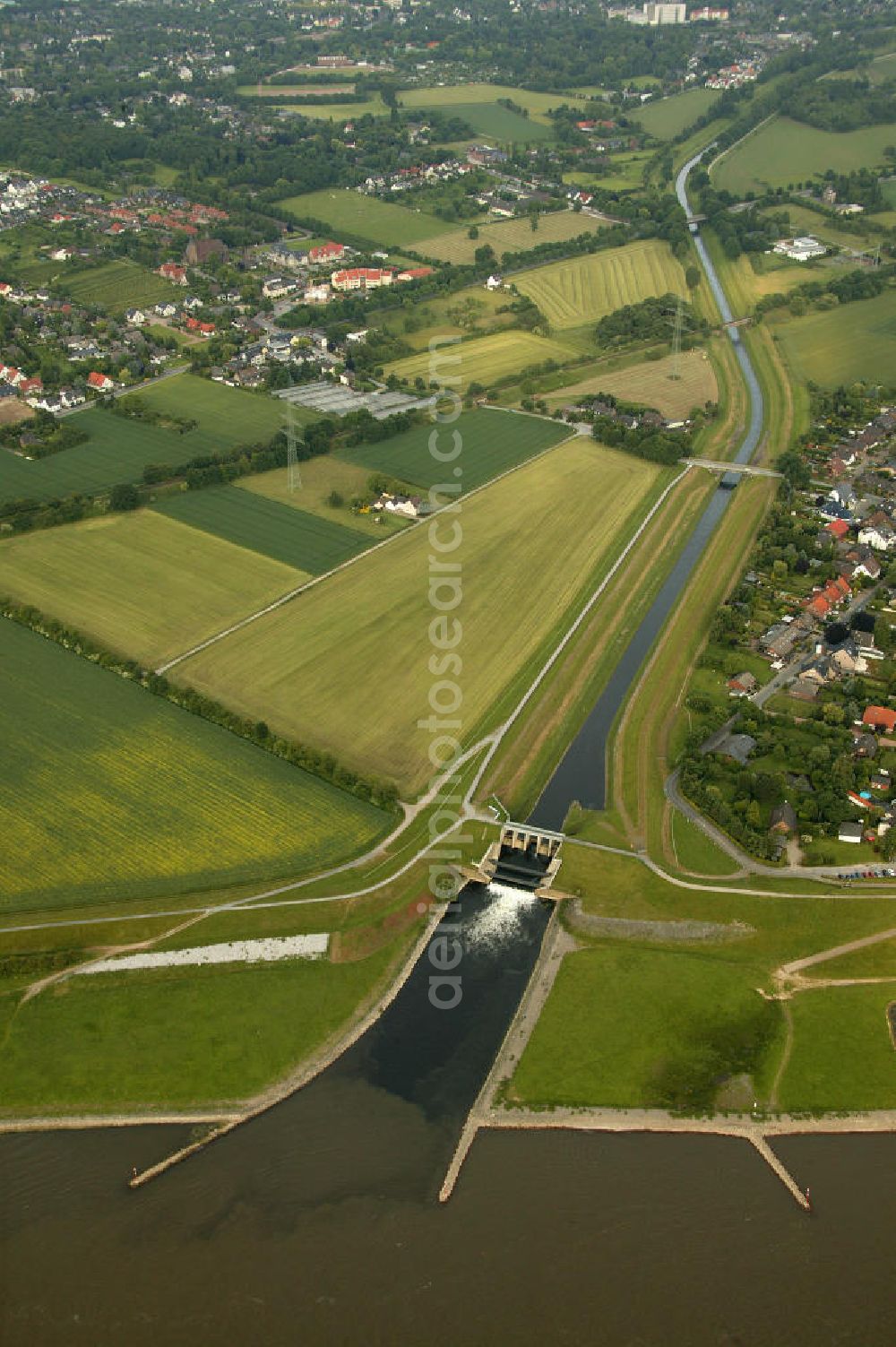 Dinslaken from above - Blick auf die Emscher Mündung in den Rhein bei Dinslaken in NRW.