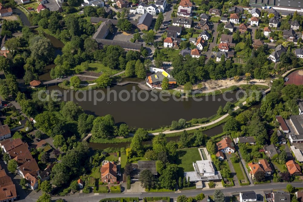 Rheda-Wiedenbrück from the bird's eye view: Small on the Rektoratsstraße in the city centre of Rheda-Wiedenbrueck with sight of the Seecafé Restaurant in the state North Rhine-Westphalia