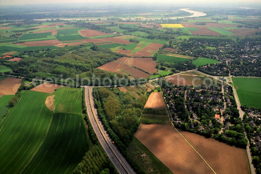 Meerbusch from the bird's eye view: End of the route of the motorway A44 in Meerbusch-Struemp in North Rhine-Westphalia