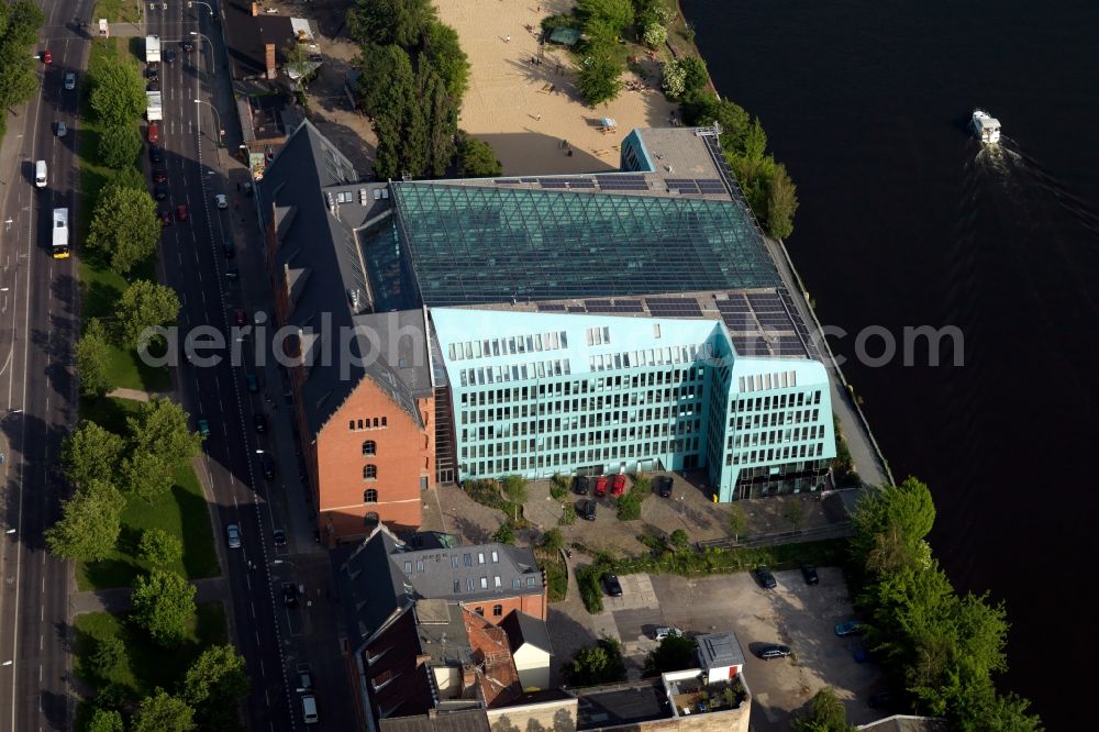 Aerial image Berlin - The Energieforum Berlin at the street Stralauer Platz in Berlin-Friedrichshain. The forum has a residential building and a glassy new building